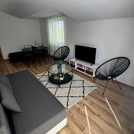 Fox 12 아파트 Nová Lesná